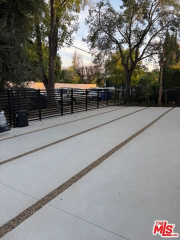 5191 5193 Lindley Avenue, Tarzana, CA 91356