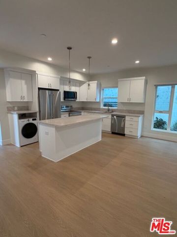 5191 5193 Lindley Avenue, Tarzana, CA 91356