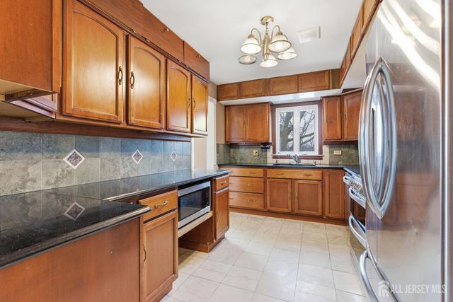 6 Cherry Street, Edison, NJ 08817