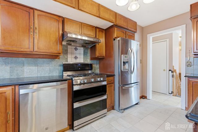 6 Cherry Street, Edison, NJ 08817