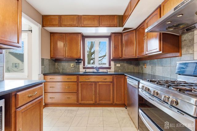 6 Cherry Street, Edison, NJ 08817