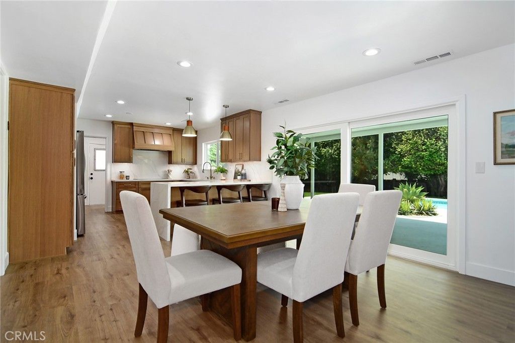 Image 10 of property listing at 5655 Ramara Avenue, Woodland Hills, CA 91367