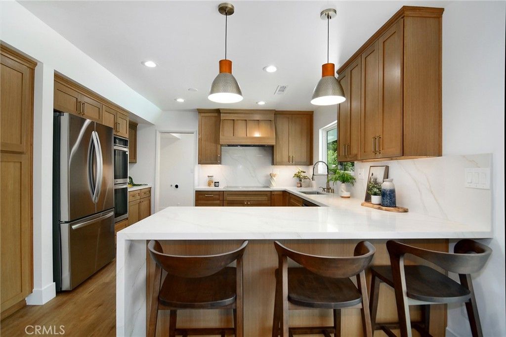 Image 11 of property listing at 5655 Ramara Avenue, Woodland Hills, CA 91367