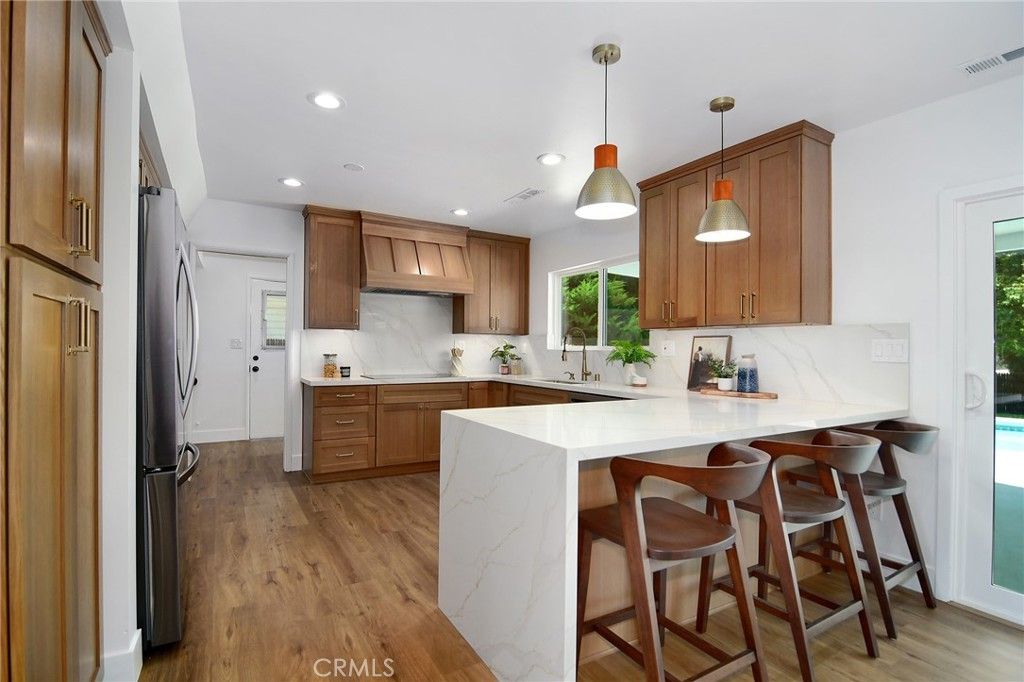 Image 12 of property listing at 5655 Ramara Avenue, Woodland Hills, CA 91367