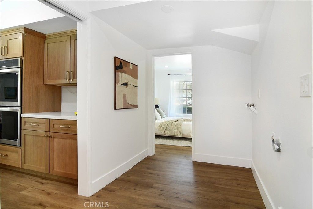 Image 15 of property listing at 5655 Ramara Avenue, Woodland Hills, CA 91367