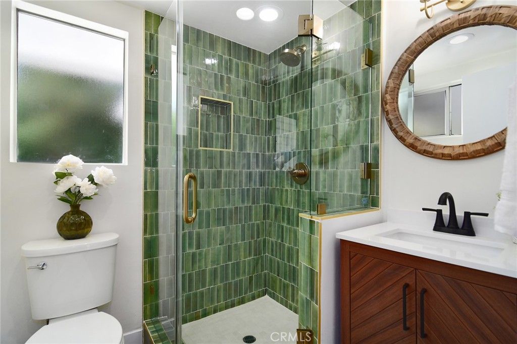 Image 17 of property listing at 5655 Ramara Avenue, Woodland Hills, CA 91367