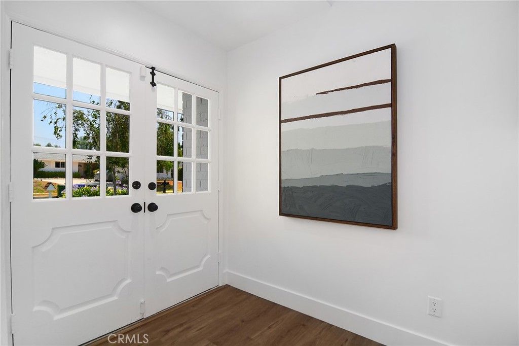 Image 2 of property listing at 5655 Ramara Avenue, Woodland Hills, CA 91367