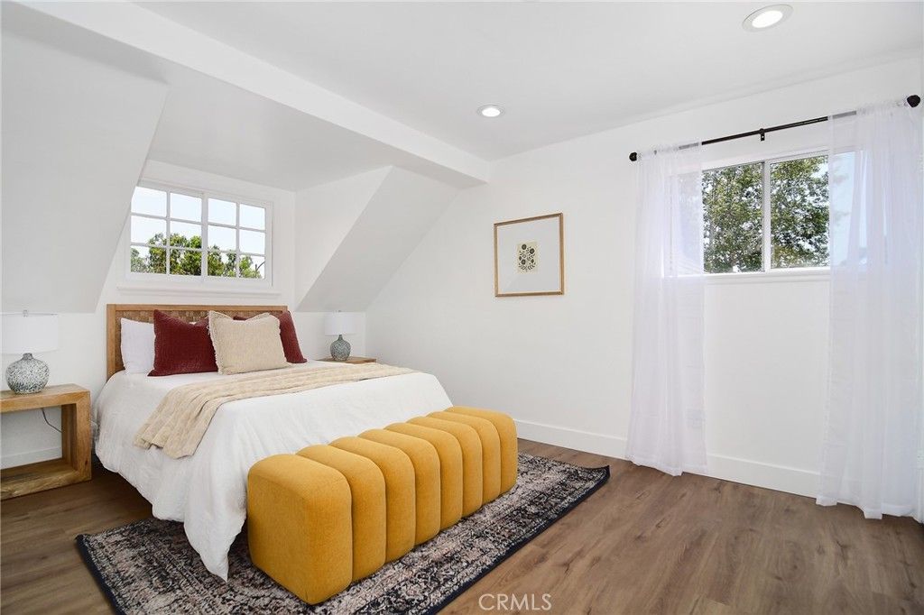 Image 20 of property listing at 5655 Ramara Avenue, Woodland Hills, CA 91367