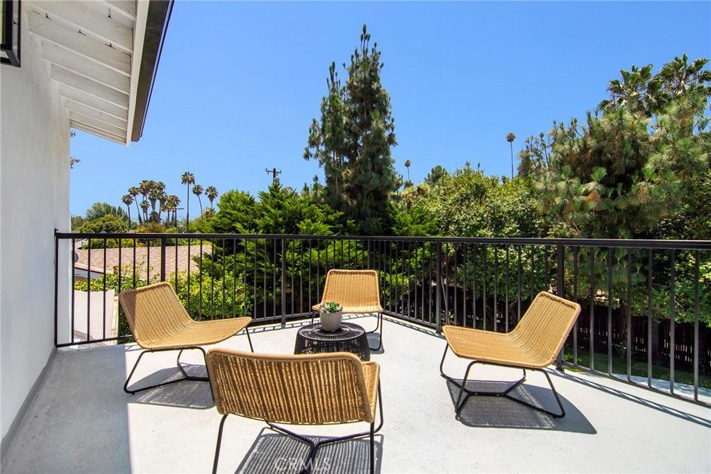 Image 26 of property listing at 5655 Ramara Avenue, Woodland Hills, CA 91367