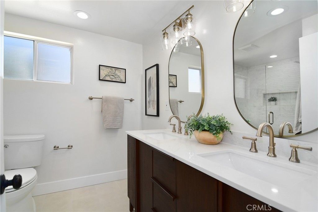 Image 27 of property listing at 5655 Ramara Avenue, Woodland Hills, CA 91367