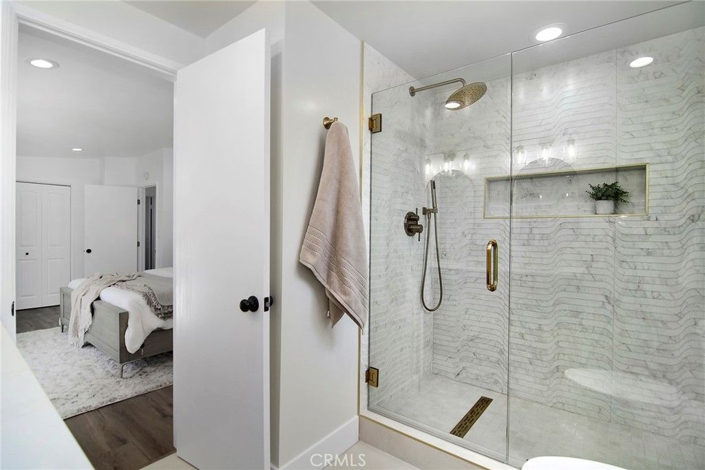 Image 28 of property listing at 5655 Ramara Avenue, Woodland Hills, CA 91367