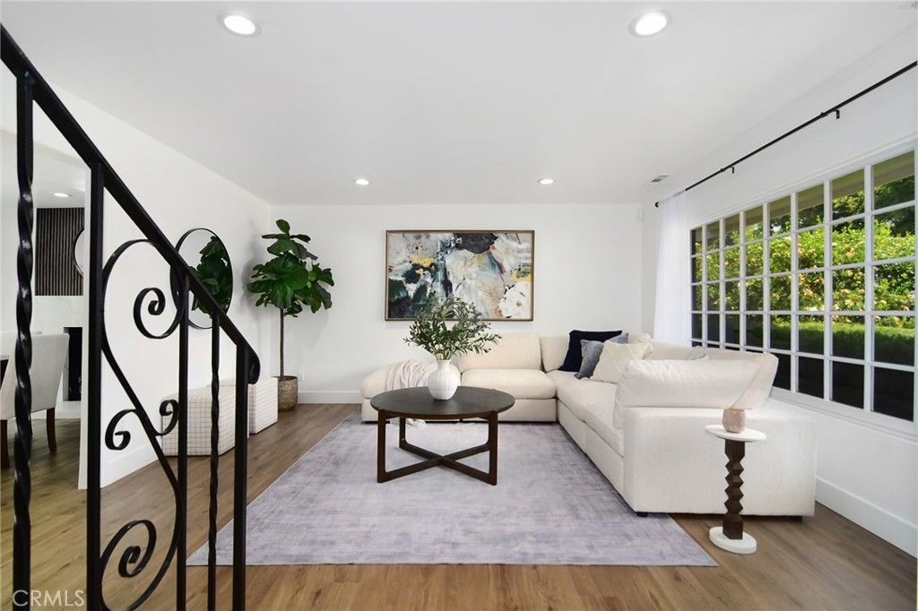 Image 3 of property listing at 5655 Ramara Avenue, Woodland Hills, CA 91367