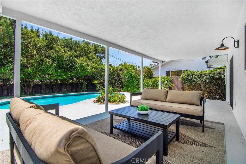 Image 30 of property listing at 5655 Ramara Avenue, Woodland Hills, CA 91367