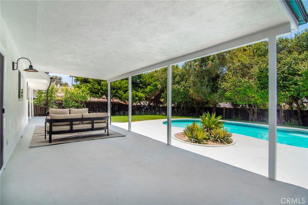 Image 31 of property listing at 5655 Ramara Avenue, Woodland Hills, CA 91367