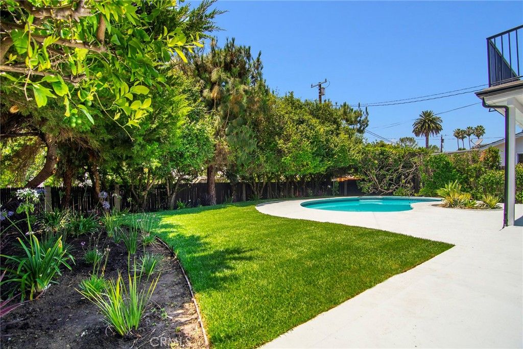 Image 32 of property listing at 5655 Ramara Avenue, Woodland Hills, CA 91367