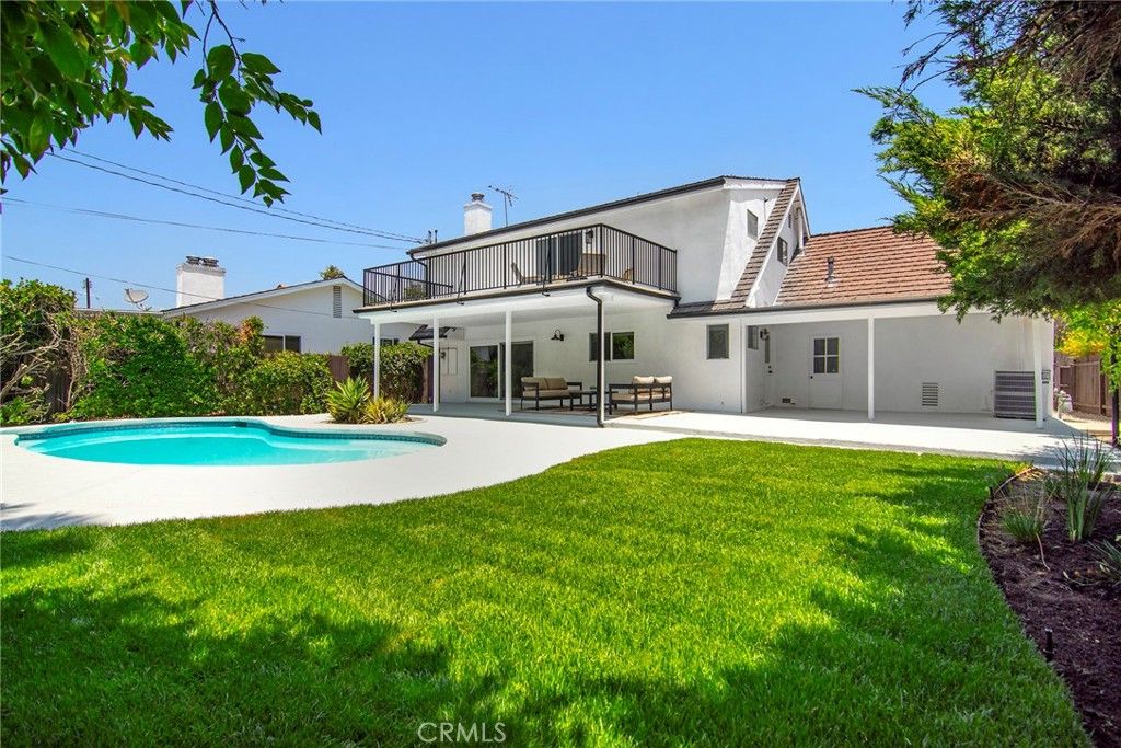 Image 33 of property listing at 5655 Ramara Avenue, Woodland Hills, CA 91367