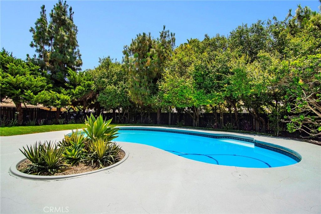 Image 34 of property listing at 5655 Ramara Avenue, Woodland Hills, CA 91367