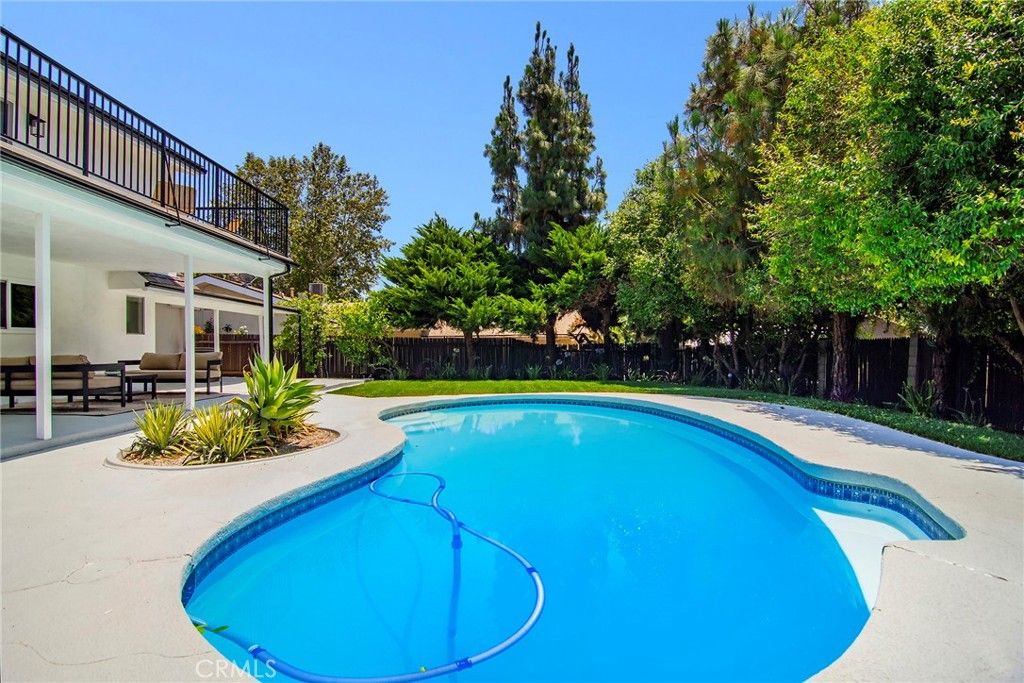 Image 37 of property listing at 5655 Ramara Avenue, Woodland Hills, CA 91367