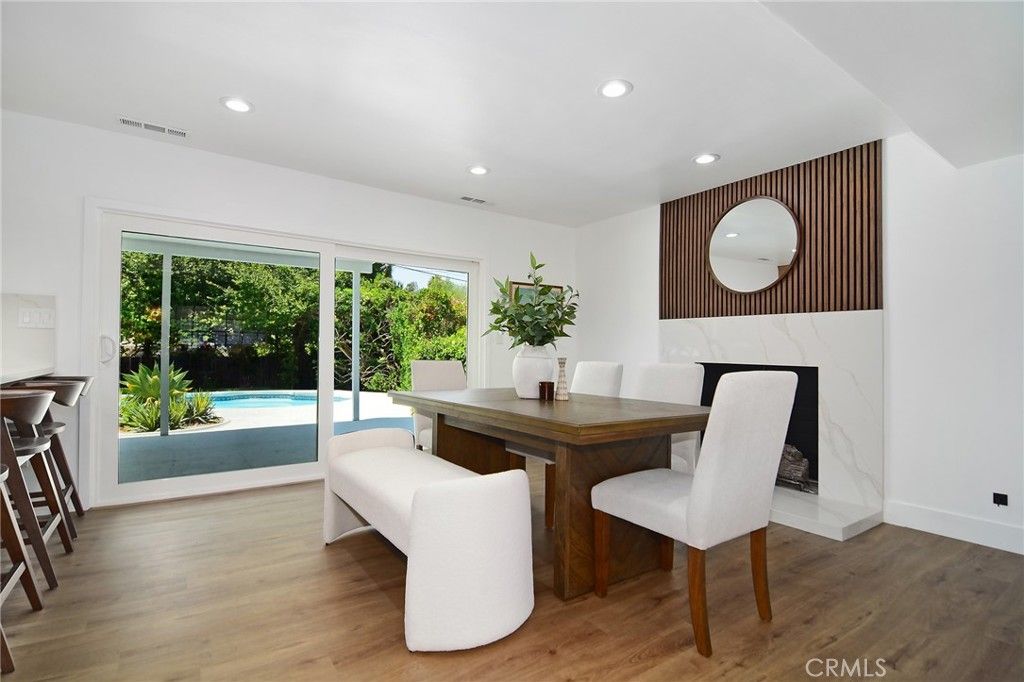 Image 7 of property listing at 5655 Ramara Avenue, Woodland Hills, CA 91367
