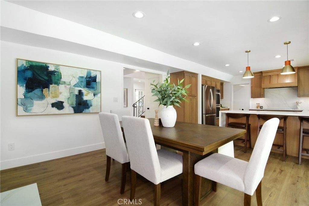 Image 9 of property listing at 5655 Ramara Avenue, Woodland Hills, CA 91367