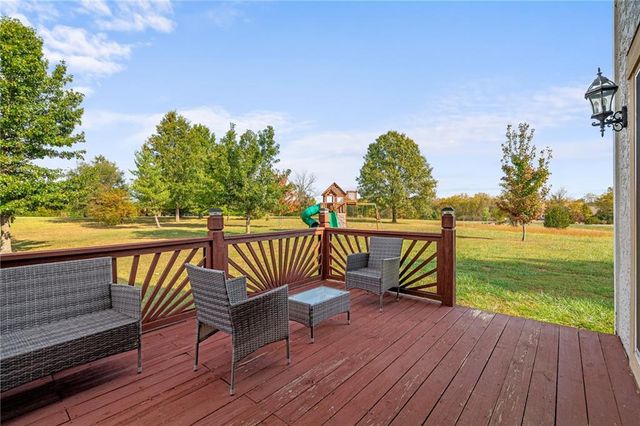 16374 Lake Point Drive, Bonner Springs, KS 66012