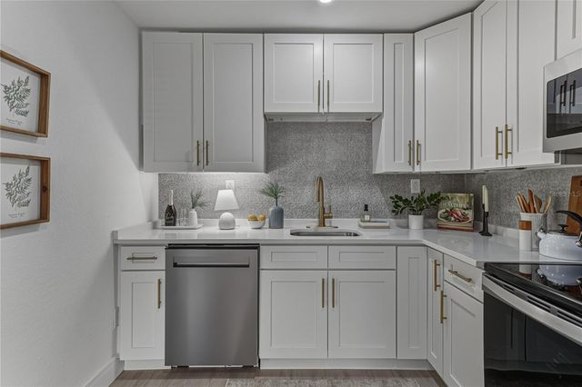 4105 W BAY VILLA AVENUE, Tampa, FL 33611