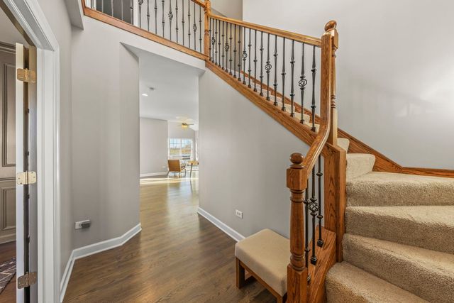 906 N Carly Circle, Yorkville, IL 60560