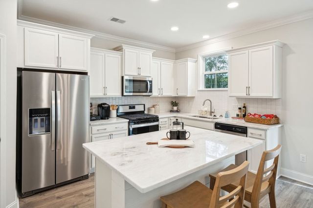 1417 Charles Dr, Chapel Hill, TN 37034