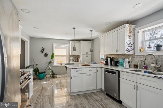 206 S MAPLE AVE, Maple Shade, NJ 08052