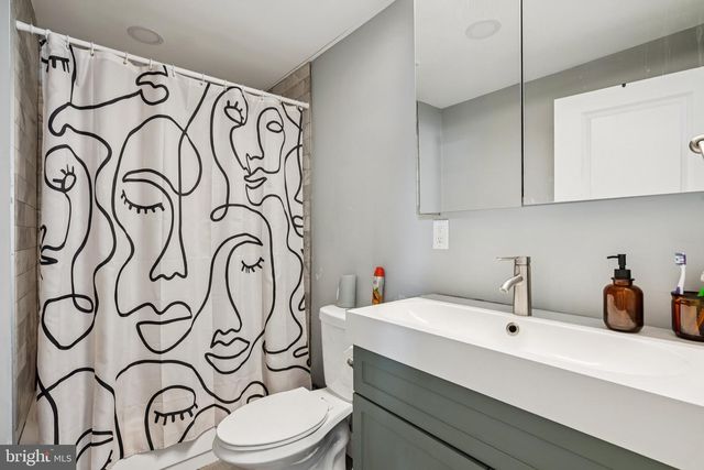 206 S MAPLE AVE, Maple Shade, NJ 08052