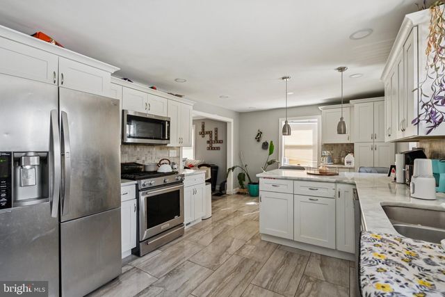 206 S MAPLE AVE, Maple Shade, NJ 08052