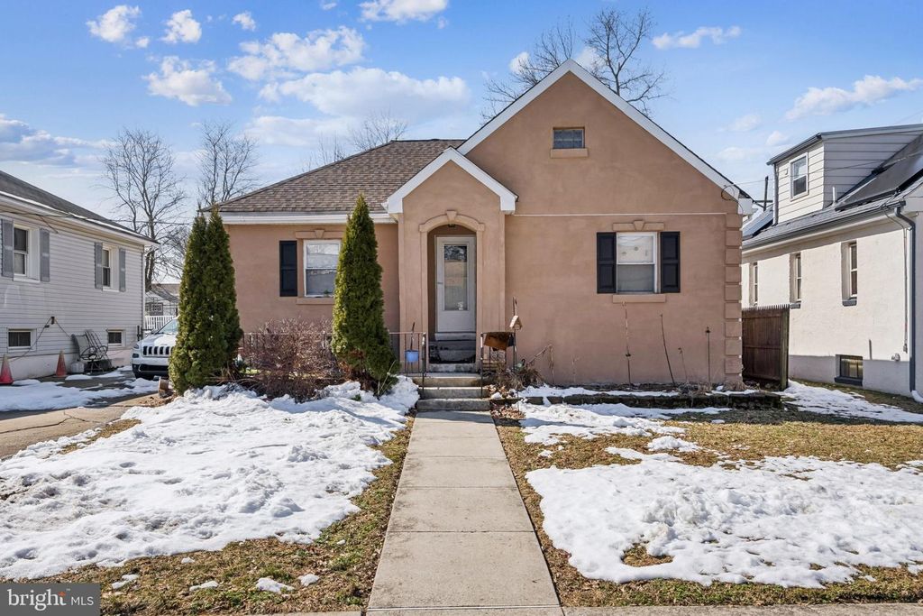 206 S MAPLE AVE, Maple Shade, NJ 08052