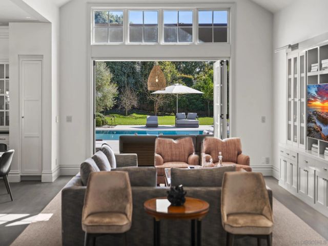 1009 Solymar Drive, La Jolla, CA 92037