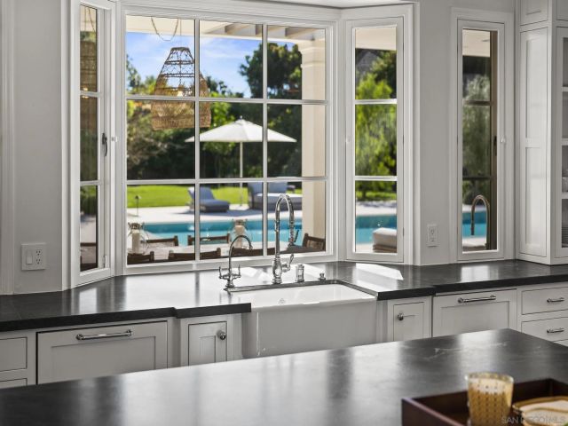 1009 Solymar Drive, La Jolla, CA 92037