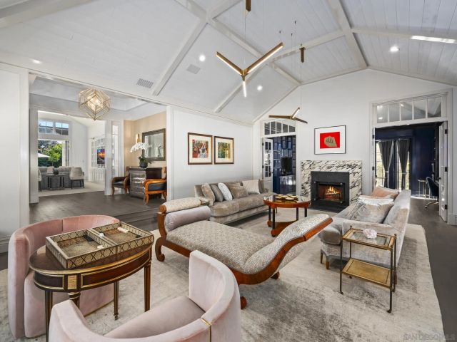 1009 Solymar Drive, La Jolla, CA 92037