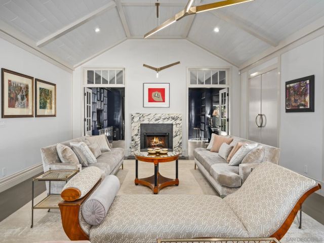 1009 Solymar Drive, La Jolla, CA 92037