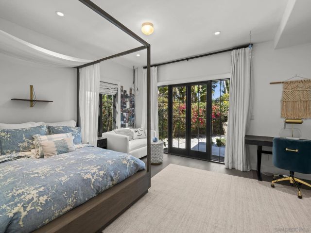 1009 Solymar Drive, La Jolla, CA 92037