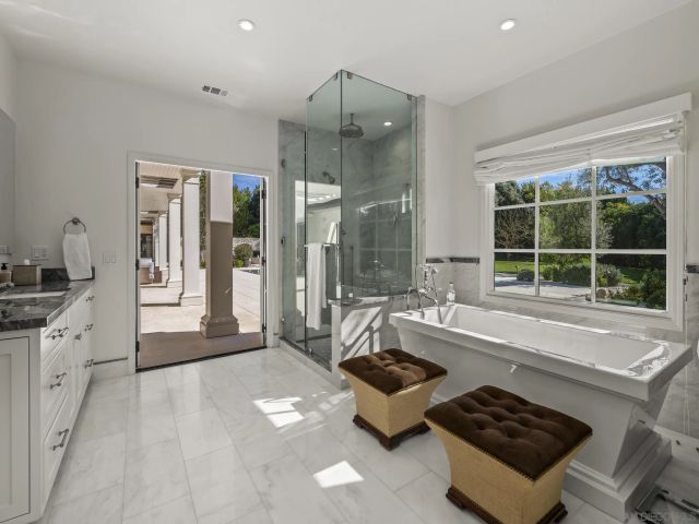 1009 Solymar Drive, La Jolla, CA 92037