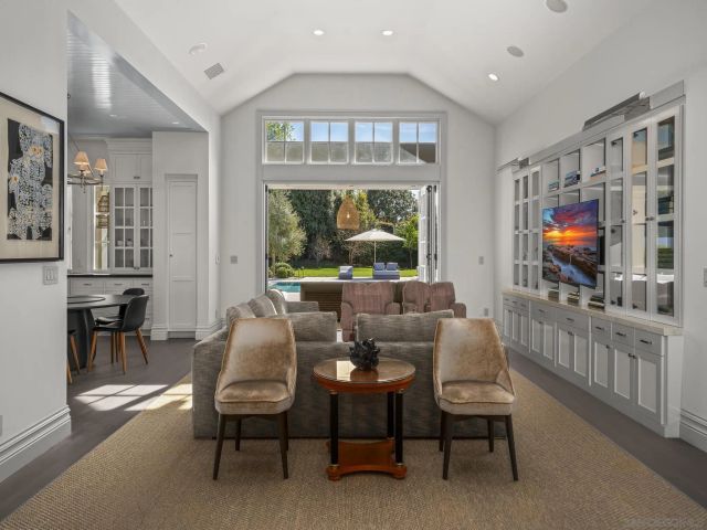 1009 Solymar Drive, La Jolla, CA 92037