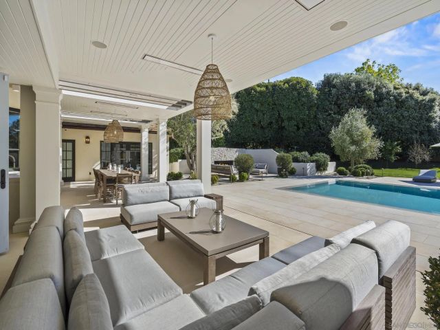 1009 Solymar Drive, La Jolla, CA 92037