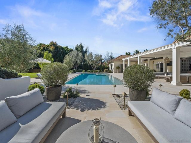 1009 Solymar Drive, La Jolla, CA 92037