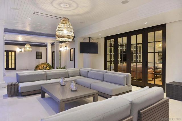 1009 Solymar Drive, La Jolla, CA 92037