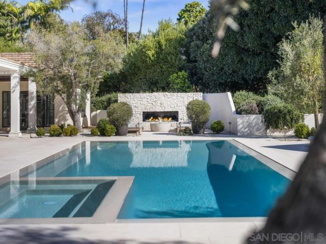 1009 Solymar Drive, La Jolla, CA 92037