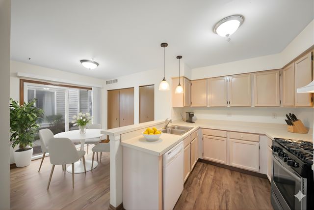 1429 Orleans Drive 1429, Mundelein, IL 60060