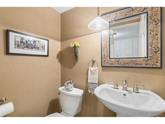 6330 S Newport Ct, Centennial, CO 80111