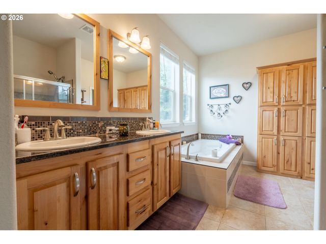 13611 S NEW ERA Rd, Oregon City, OR 97045