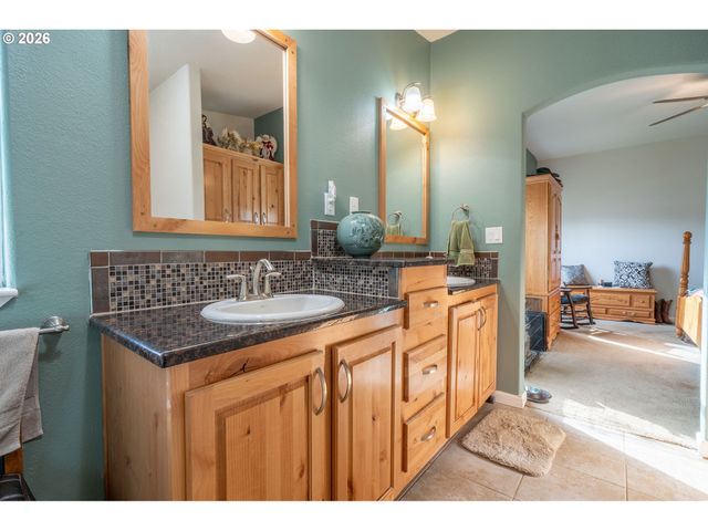 13611 S NEW ERA Rd, Oregon City, OR 97045