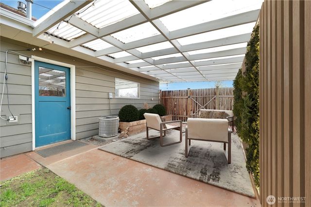 672 SE 4th Avenue, Oak Harbor, WA 98277