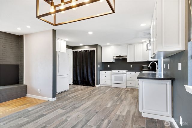 672 SE 4th Avenue, Oak Harbor, WA 98277