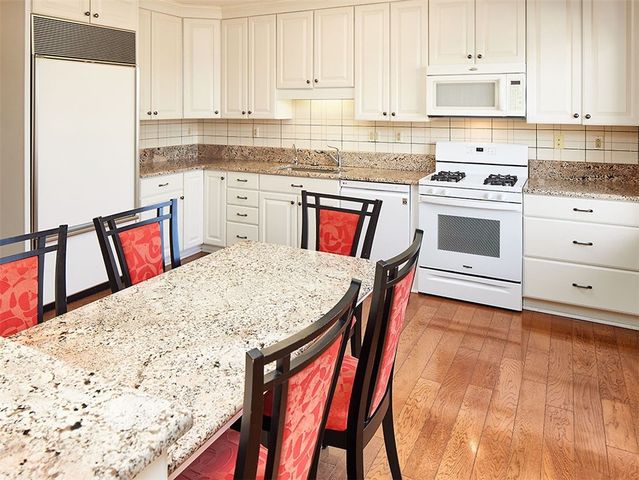 220 N Bellefield 1003, Oakland, PA 15213